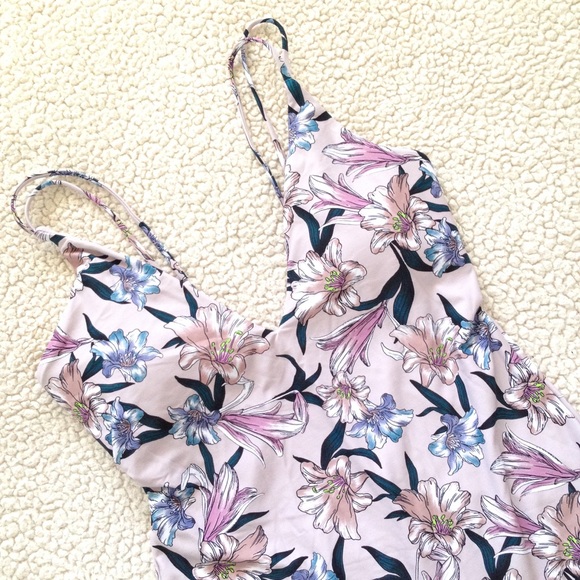 O'Neill Darlene One Piece - Picture 5 of 8